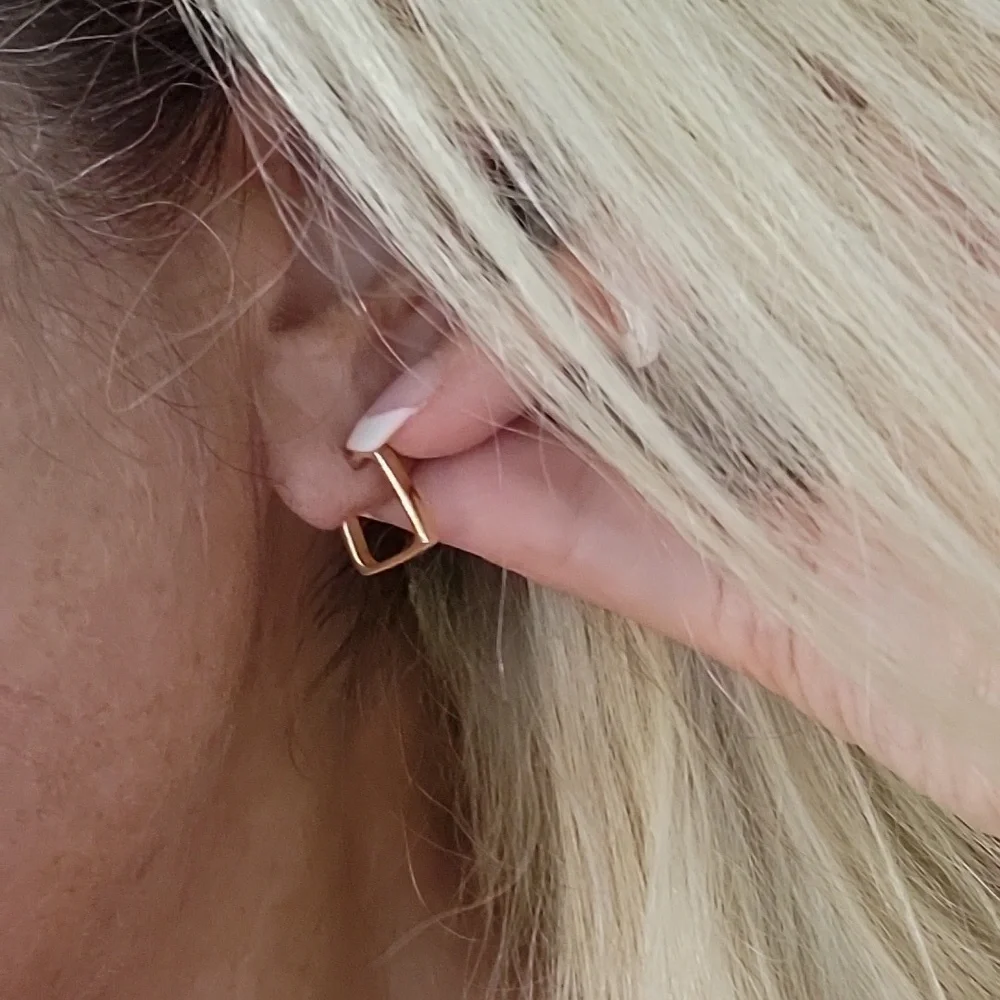 🔥LAST PAIR🔥 SQUARE HOOP EARRINGS